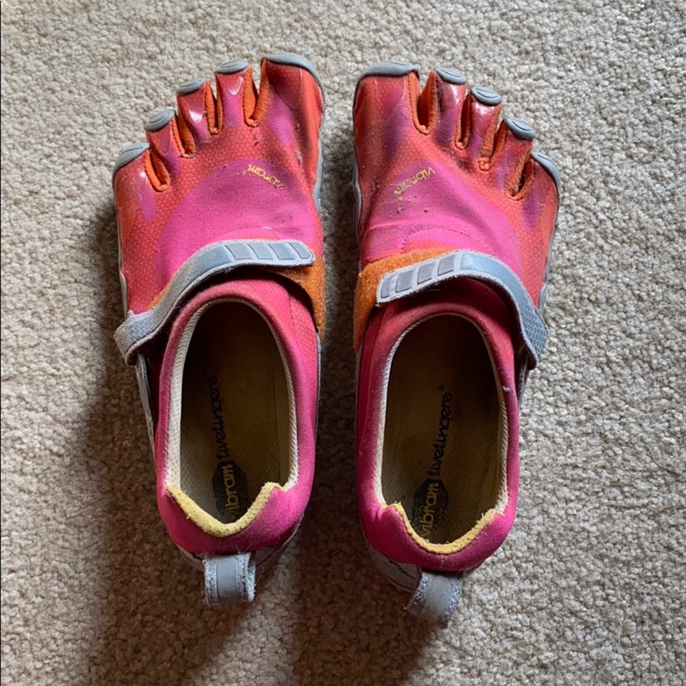 Vibram toe shoes